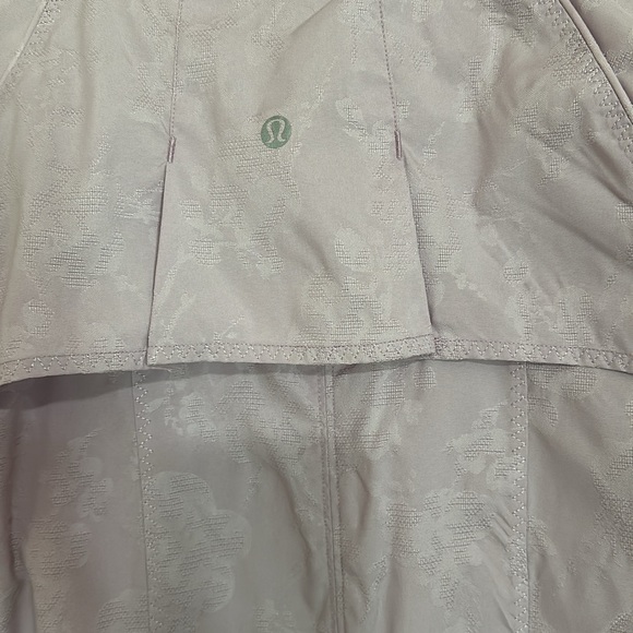 Lululemon jacket. EUC. Size 8 - Picture 4 of 7
